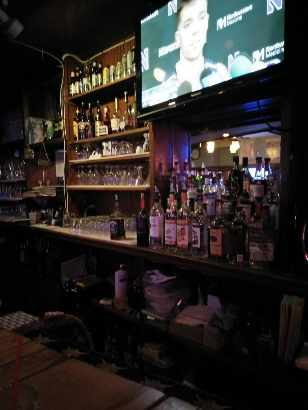 Parrots Bar & Grill | restaurant | 754 W Wellington Ave, Chicago, IL 60657, USA | 7732817878 OR +1 773-281-7878