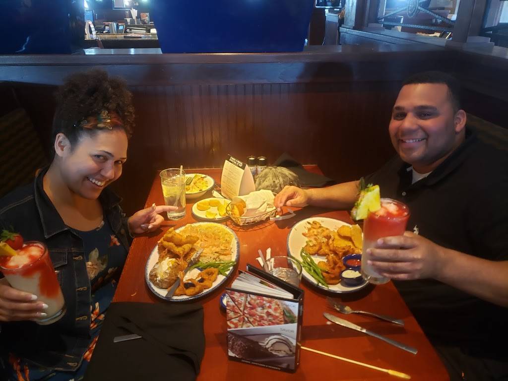 Red Lobster | restaurant | 2011 SW Wanamaker Rd, Topeka, KS 66604, USA | 7852717302 OR +1 785-271-7302