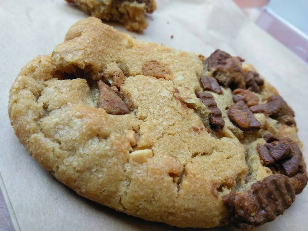 Starbucks | cafe | 689 W Olive Ave STE 101, Merced, CA 95348, USA | 2096285583 OR +1 209-628-5583