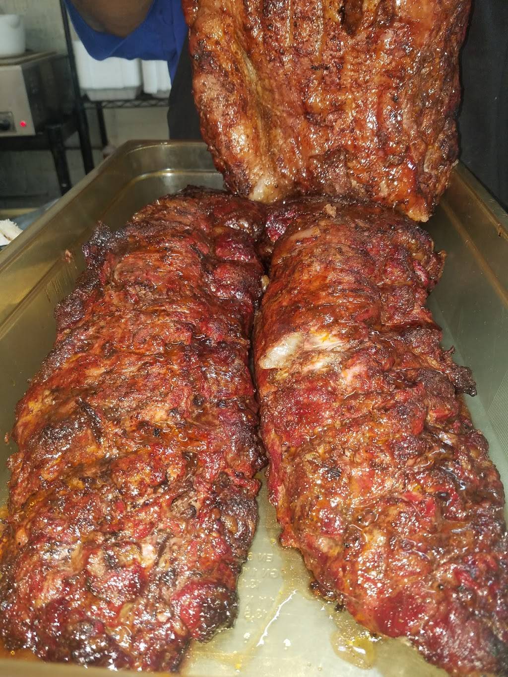 Neighborhood Smoke House Llc | restaurant | 1403 Winter St, Fort Wayne, IN 46803, USA | 2607397041 OR +1 260-739-7041