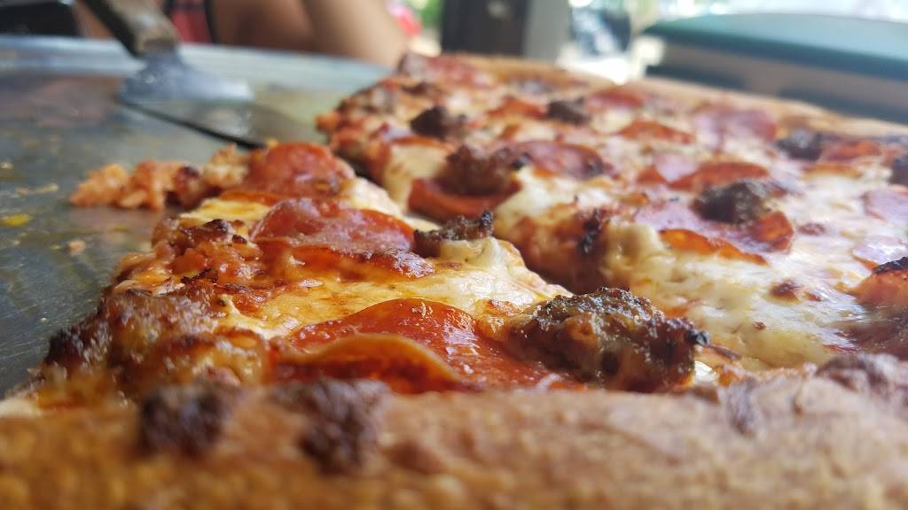 Fairway Pizza & Sports Page Pub | restaurant | 2901 US-19 ALT, Palm Harbor, FL 34683, USA | 7277727060 OR +1 727-772-7060