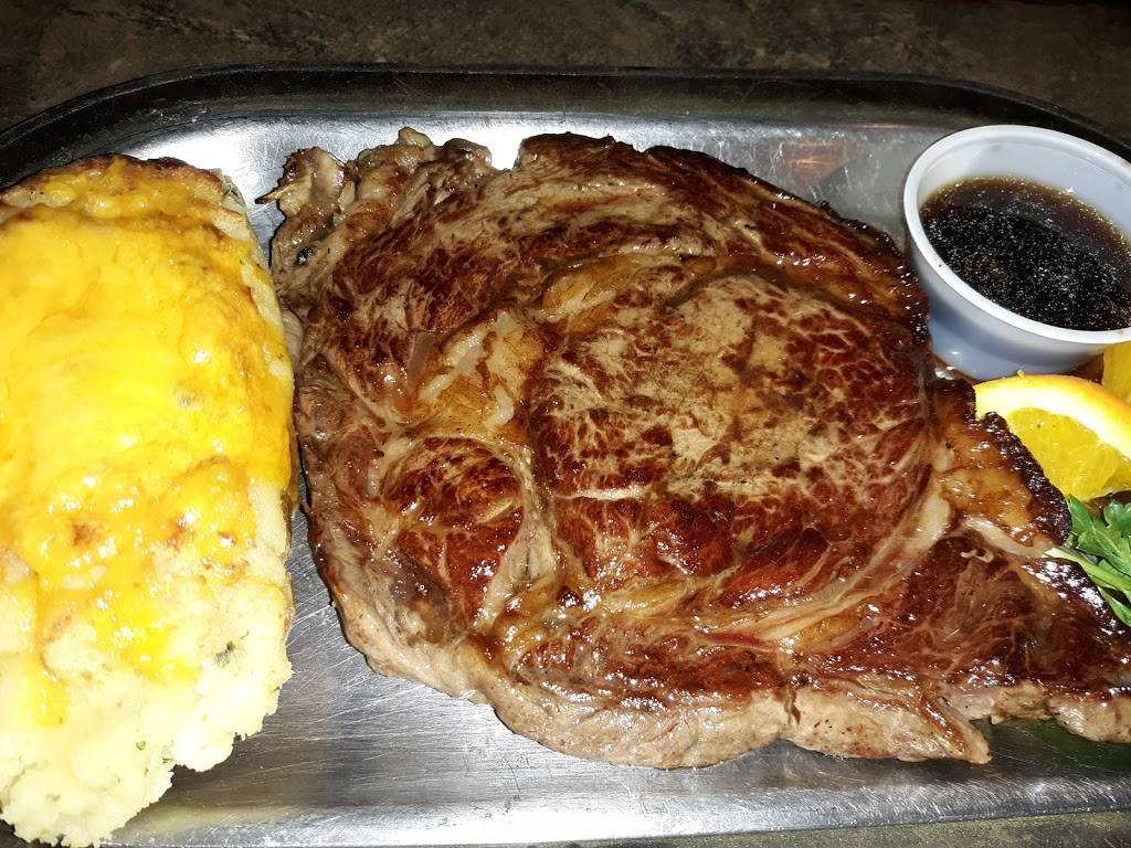 Bullets Restaurant | restaurant | 1301 15th Ave, Monroe, WI 53566, USA | 6083257777 OR +1 608-325-7777