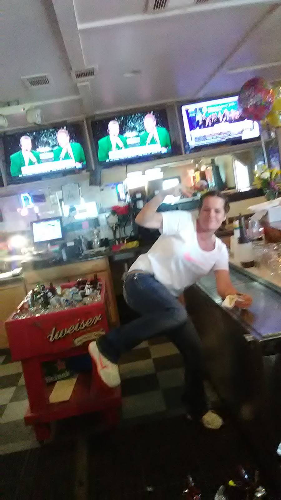 Outrigger Bar & Grill | restaurant | 709 Ingalls Ave #4935, Pascagoula, MS 39567, USA | 2284715829 OR +1 228-471-5829