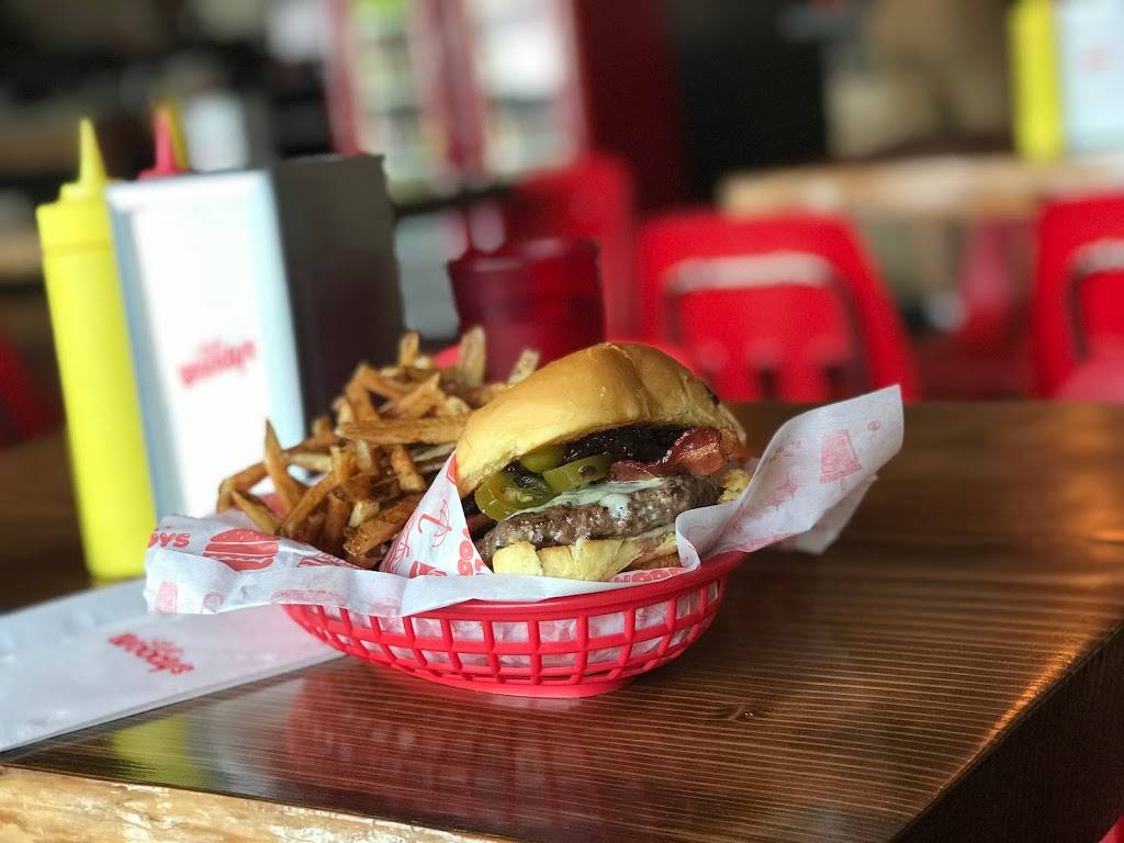 Lil Woodys | restaurant | 9807 16th Ave SW, Seattle, WA 98106, USA | 2064031294 OR +1 206-403-1294