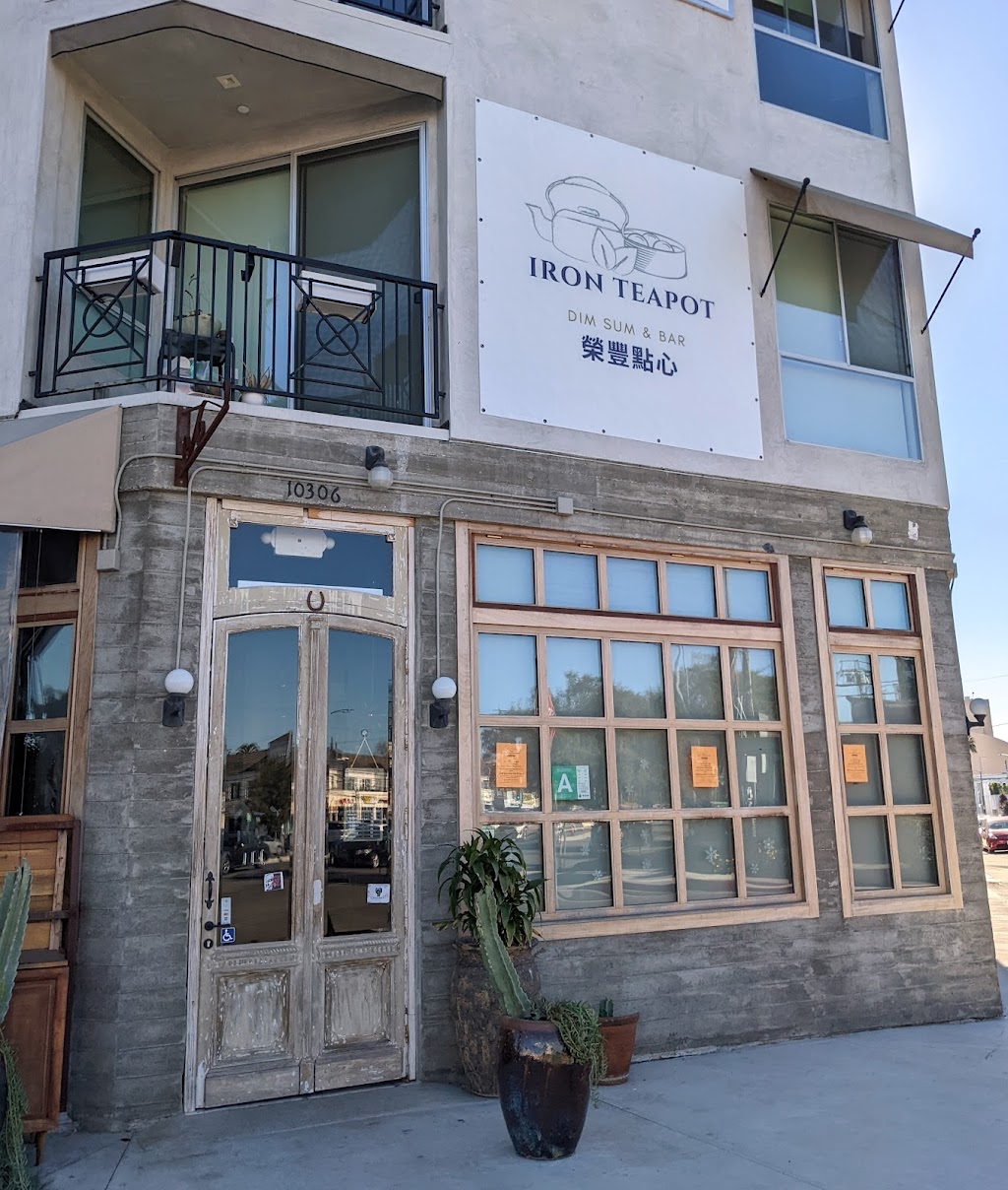 Iron Teapot Dim Sum & Bar | restaurant | 10306 Venice Blvd., Los Angeles, CA 90034, USA | 3107361803 OR +1 310-736-1803