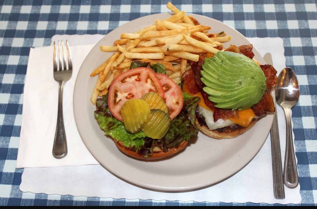 Carlas Country Kitchen And Gift Shop | cafe | 213 Beach St, Morro Bay, CA 93442, USA | 8057729051 OR +1 805-772-9051