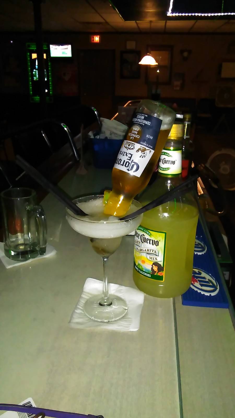 Horse Shoe Lounge | restaurant | 10100 W Grand River Rd, Fowlerville, MI 48836, USA | 5172239886 OR +1 517-223-9886