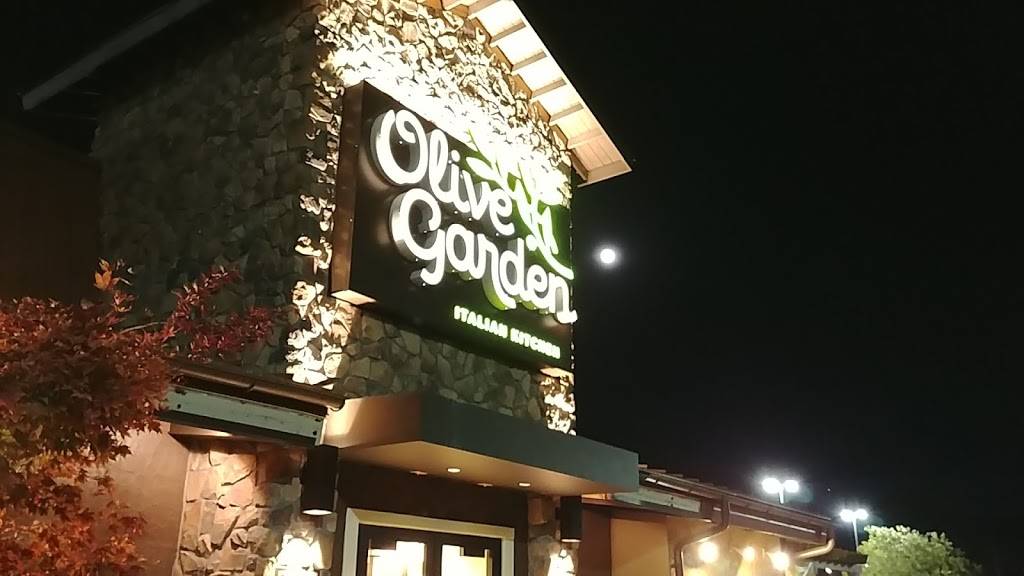 Olive Garden Italian Restaurant | meal takeaway | 675 Ring Rd, Layton, UT 84041, USA | 8015461447 OR +1 801-546-1447