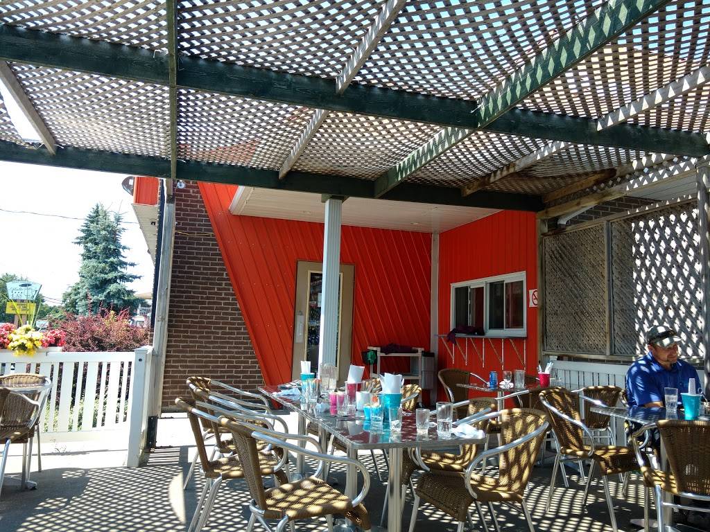 Halte 4 As | restaurant | 810 QC-112, Saint-Césaire, QC J0L 1T0, Canada | 4504690427 OR +1 450-469-0427