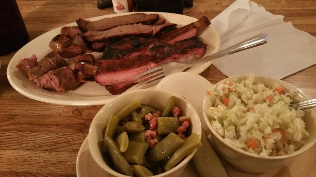 Smokehouse BBQ | restaurant | 307 US-82, Lindsay, TX 76250, USA | 9406659052 OR +1 940-665-9052