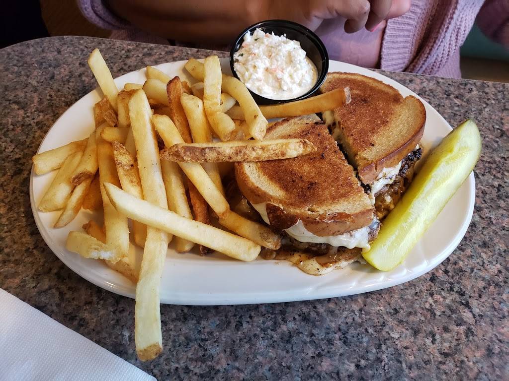 Chriss Family Restaurant | restaurant | 5635 Tilghman St, Allentown, PA 18104, USA | 6103959252 OR +1 610-395-9252