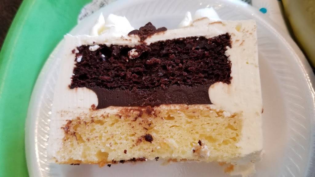 Kurt Schulz Deli & Restaurant | cafe | 8752 N Deerwood Dr, Milwaukee, WI 53209, USA | 4143541004 OR +1 414-354-1004