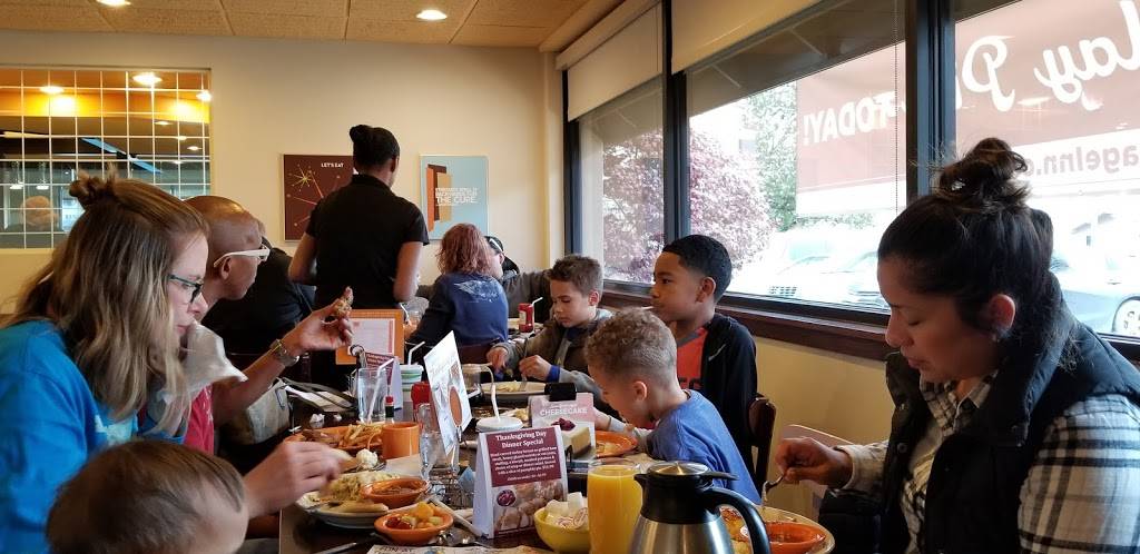 Village Inn | bakery | 3535 S Meridian Ave, Wichita, KS 67217, USA | 3169469000 OR +1 316-946-9000