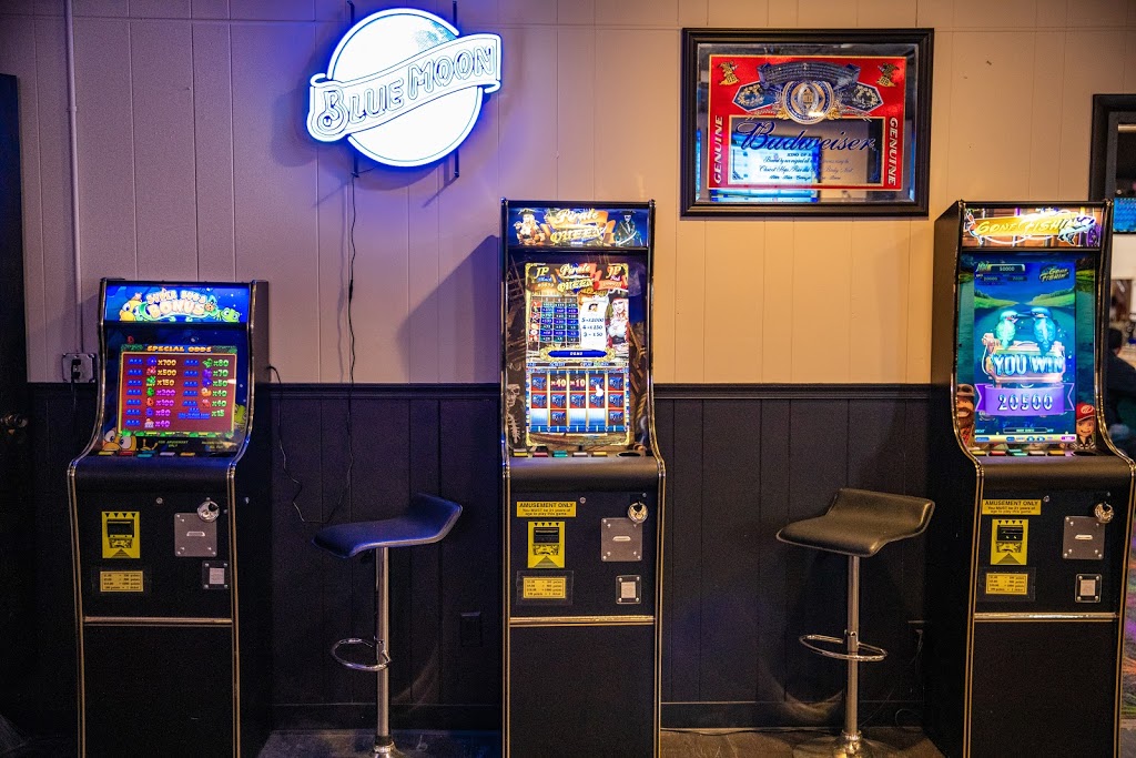 Lancer Lanes | restaurant | 3203 6th St SW, Cedar Rapids, IA 52404, USA | 3193641506 OR +1 319-364-1506