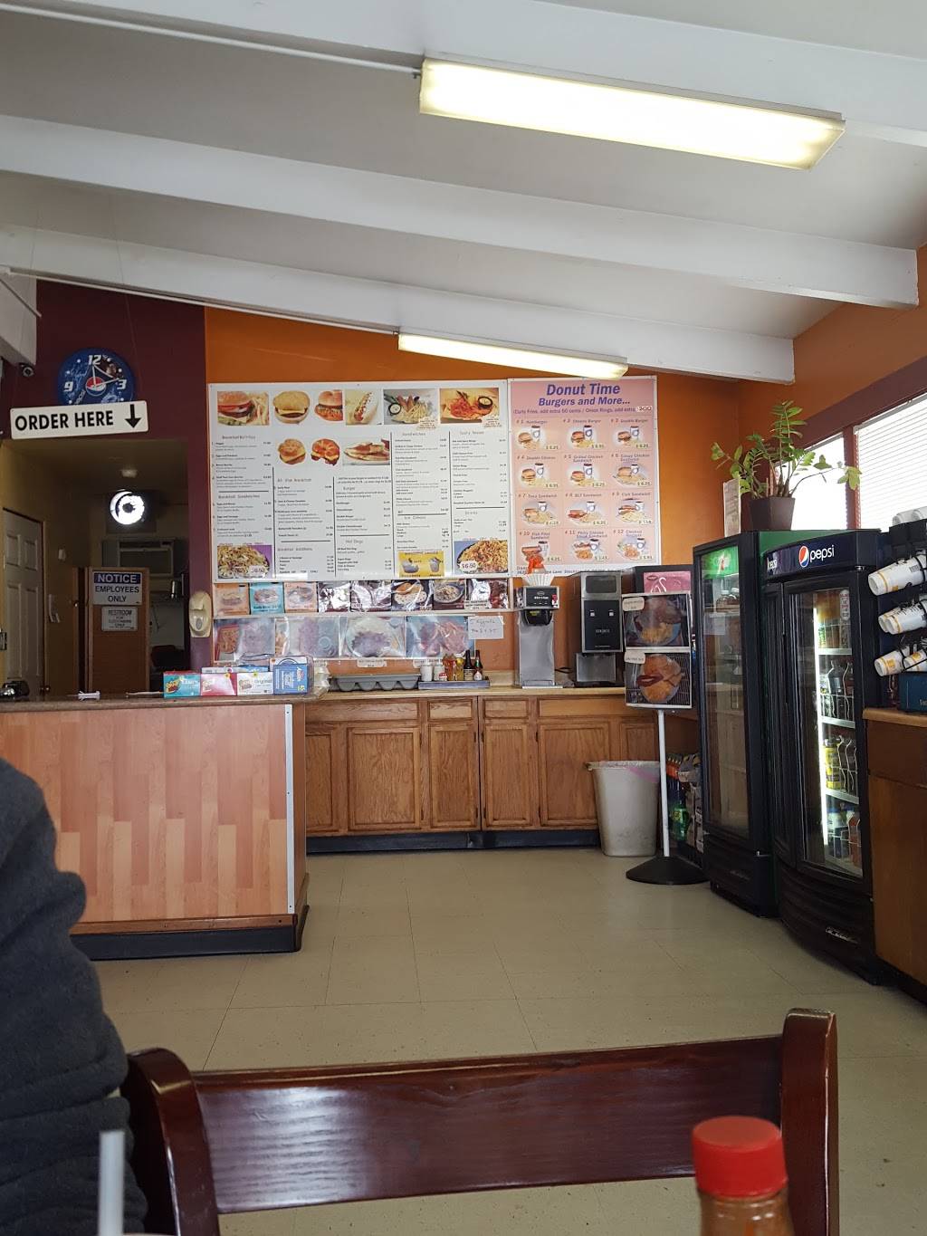 Doughnut Time Burgers and More | bakery | 3645 Cherokee Rd, Stockton, CA 95205, USA | 2099464399 OR +1 209-946-4399