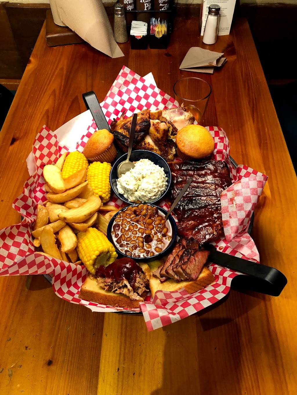 Famous Daves Bar-B-Que | restaurant | 991 Industrial Blvd, Smyrna, TN 37167, USA | 6152202276 OR +1 615-220-2276