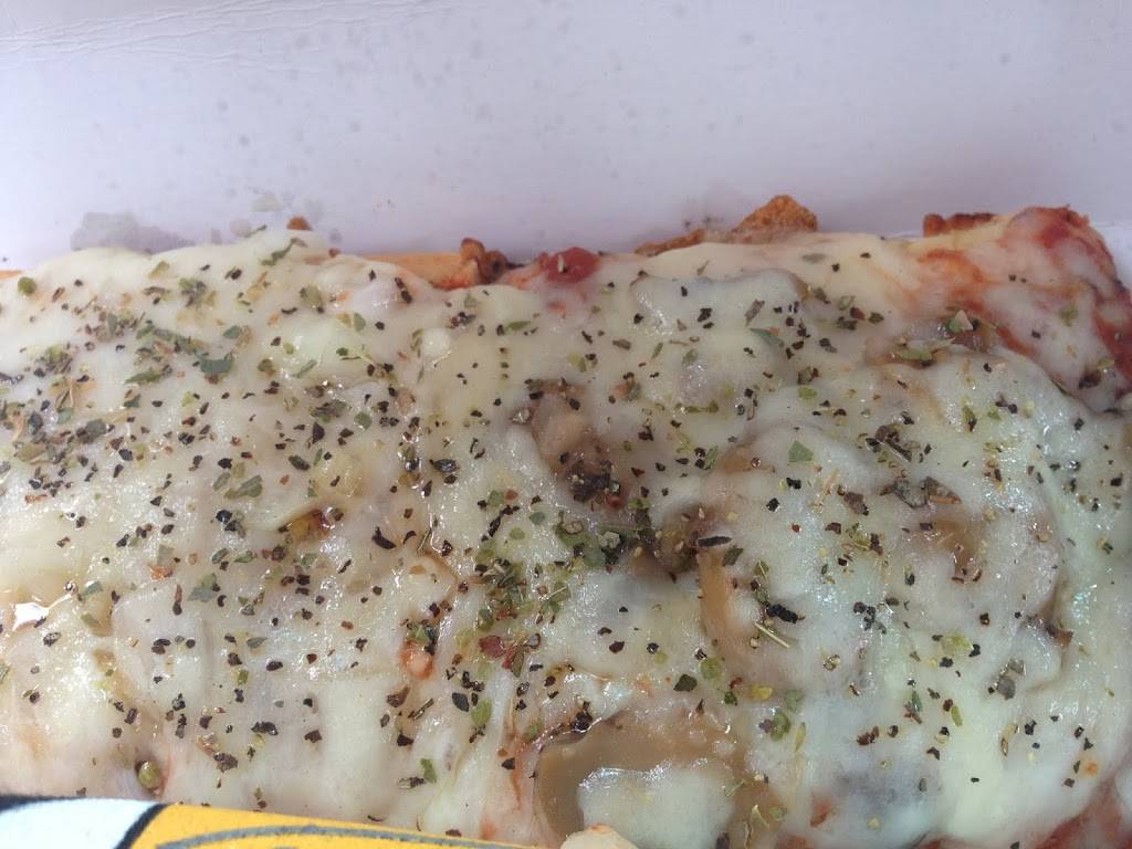 Della Salas Pizza | restaurant | 5527 Verona Rd, Verona, PA 15147, USA | 4127935656 OR +1 412-793-5656