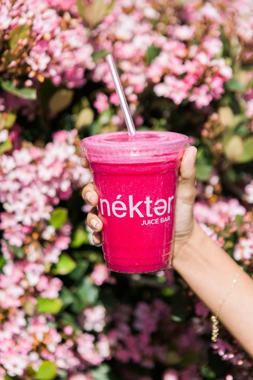 Nekter Juice Bar | cafe | 7723 N Blackstone Ave Ste 108, Fresno, CA 93720, USA | 5595703959 OR +1 559-570-3959