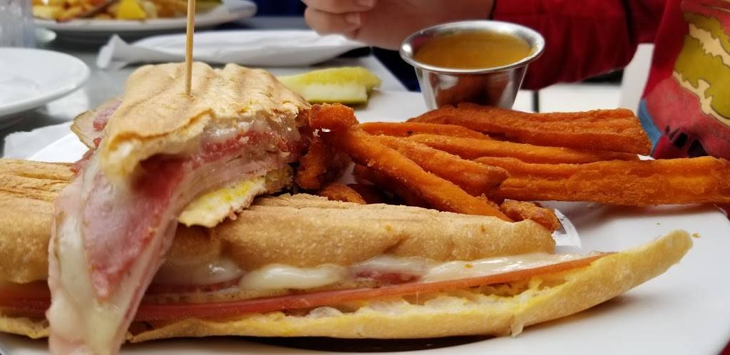 Daiquiri Deck St. Armands Circle | restaurant | 325 John Ringling Blvd, Sarasota, FL 34236, USA | 9413883325 OR +1 941-388-3325