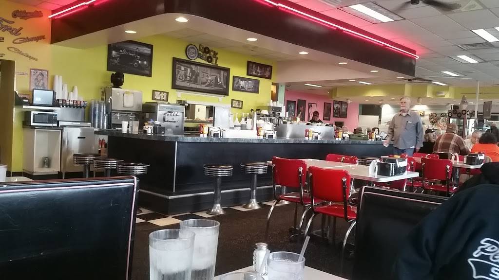 The 50s Diner | restaurant | 4700 N University St, Peoria, IL 61614, USA | 3096926300 OR +1 309-692-6300