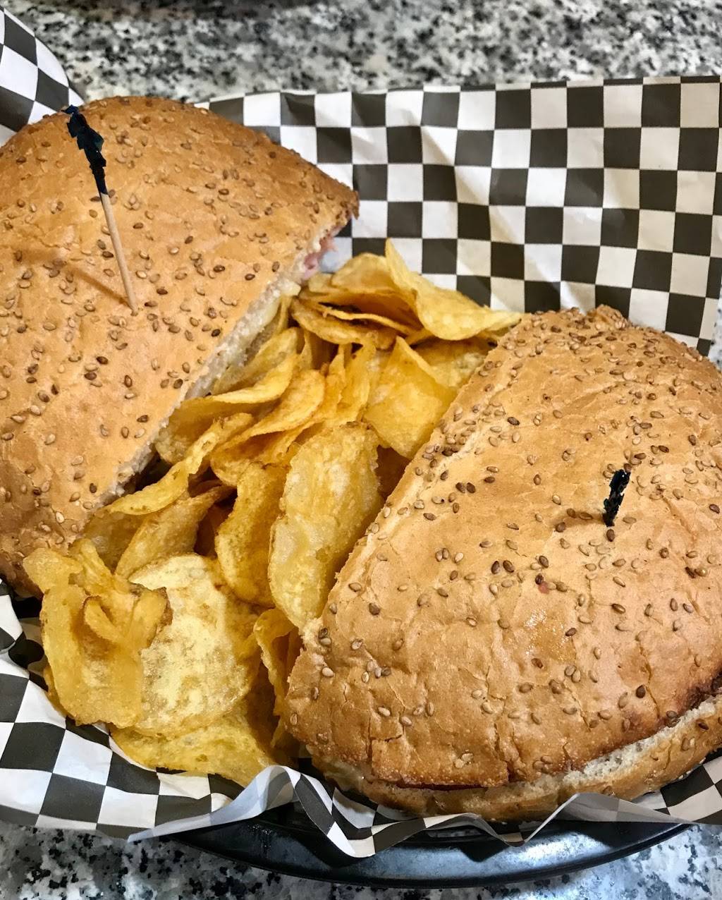 Weltys Deli and Catering | restaurant | 336 Camp St, New Orleans, LA 70130, USA | 5045920223 OR +1 504-592-0223