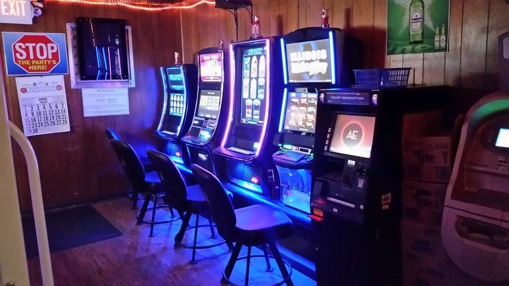 BERTS PLACE MILFORD INC. | restaurant | 106 E Jones St, Milford, IL 60953, USA | 8158899902 OR +1 815-889-9902