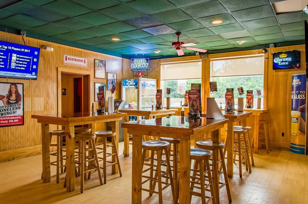 The WingHouse of Tampa | restaurant | 8001 W Hillsborough Ave, Tampa, FL 33615, USA | 8138069464 OR +1 813-806-9464