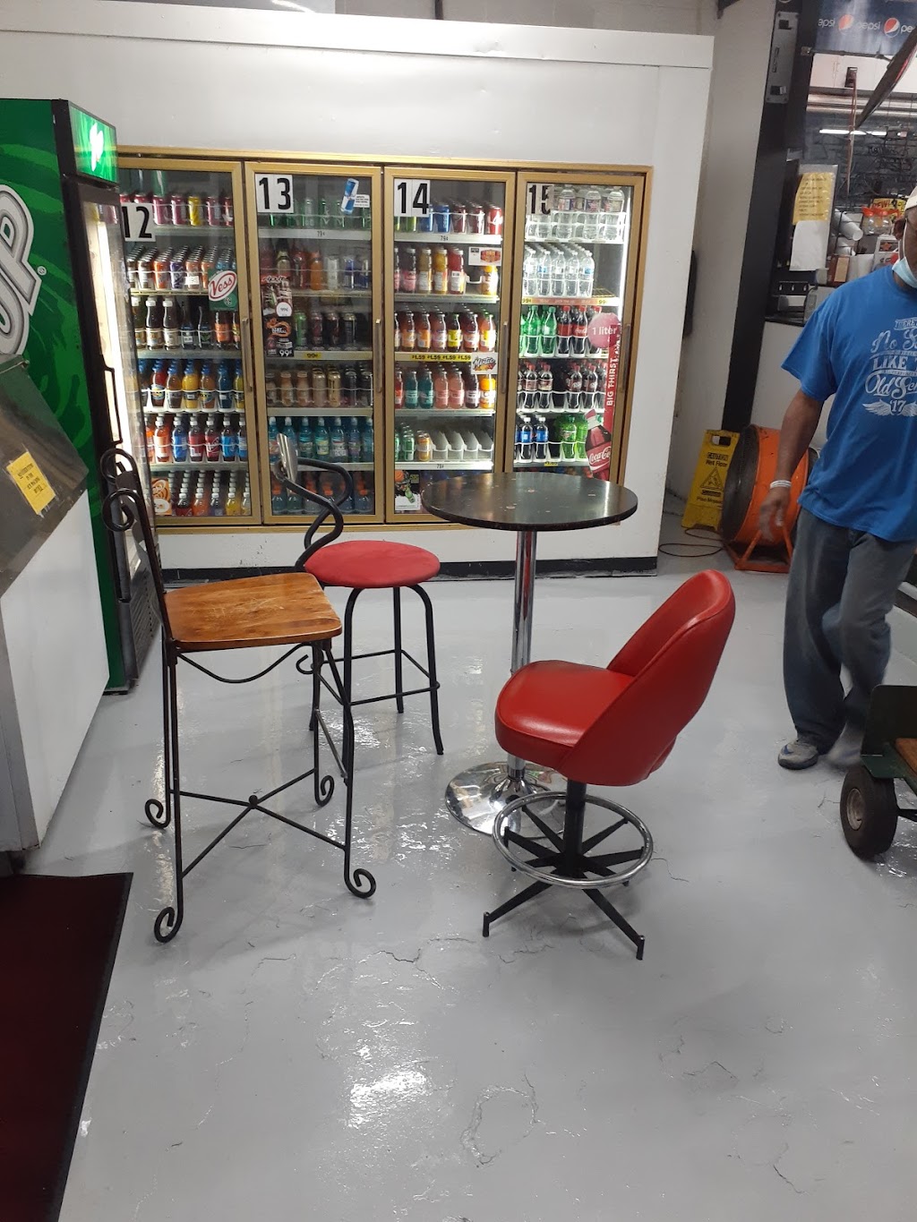 Shotz Grill & Grocery | restaurant | 2900 E 27th St, Kansas City, MO 64127, USA | 8163267766 OR +1 816-326-7766