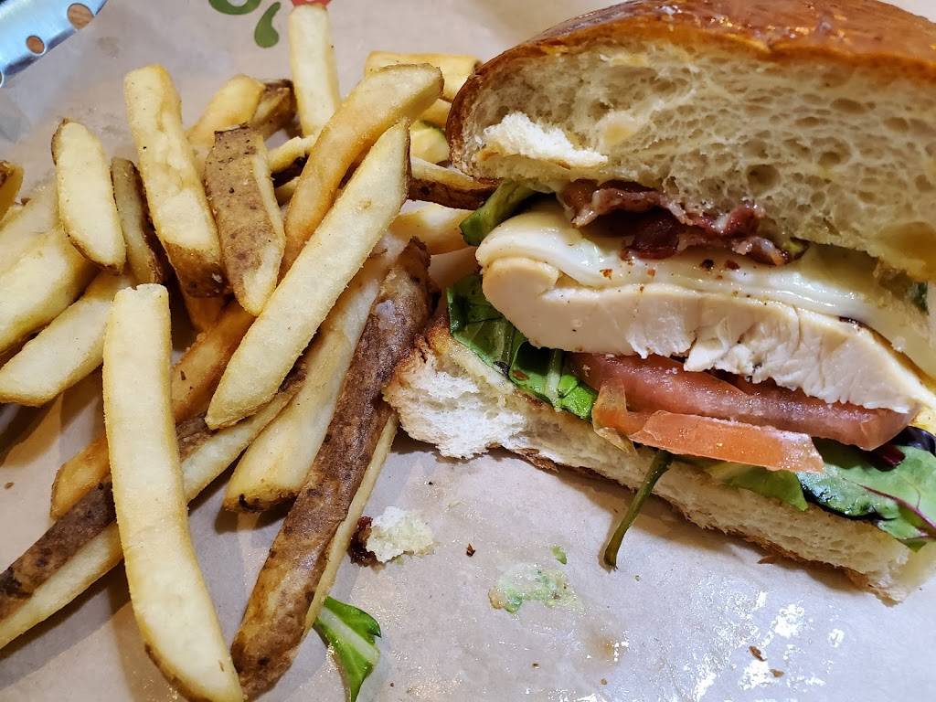 Chilis Grill & Bar | meal takeaway | Terminal 2, Gate E20, St. Louis, MO 63145, USA | 3144293400 OR +1 314-429-3400