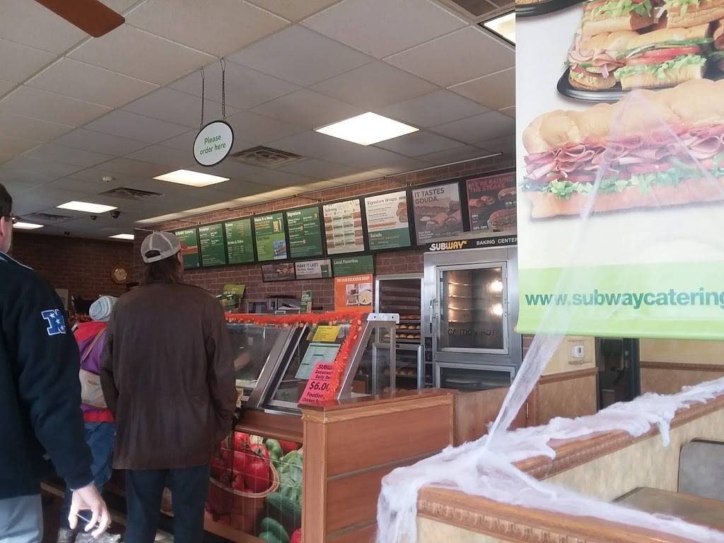 Subway | restaurant | 922 E Main St, Winneconne, WI 54986, USA | 9205827752 OR +1 920-582-7752
