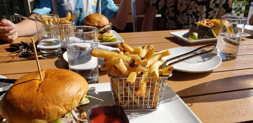 Boca Oyster Bar | restaurant | 10 E Main St, Bridgeport, CT 06608, USA | 2036124848 OR +1 203-612-4848