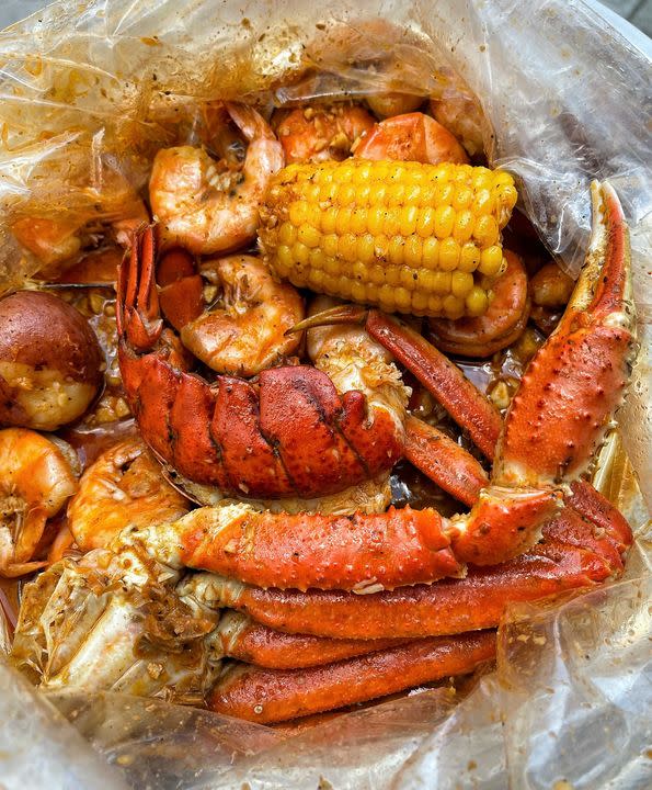 The Rolling Crab | restaurant | 1707 James L Redman Pkwy Suite G, Plant City, FL 33563, USA | 8138250888 OR +1 813-825-0888