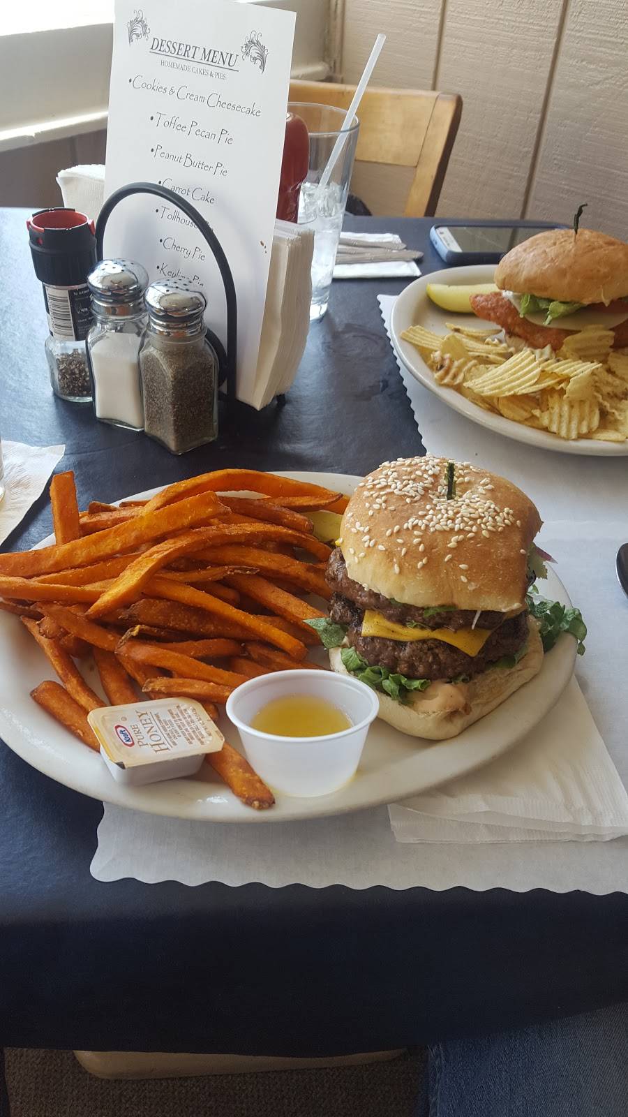 The Village Inn | restaurant | 1488 Ferry Rd, Grand Island, NY 14072, USA | 7167735030 OR +1 716-773-5030