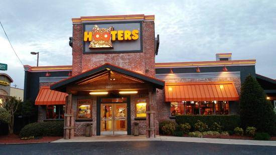 Hooters | restaurant | 14441 Brookfield Tower Dr, Chantilly, VA 20151, USA | 7033787426 OR +1 703-378-7426