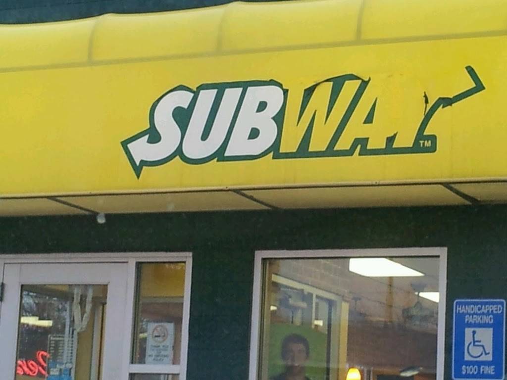 Subway | meal takeaway | 3245 S 10th St, Lincoln, NE 68502, USA | 4024219191 OR +1 402-421-9191