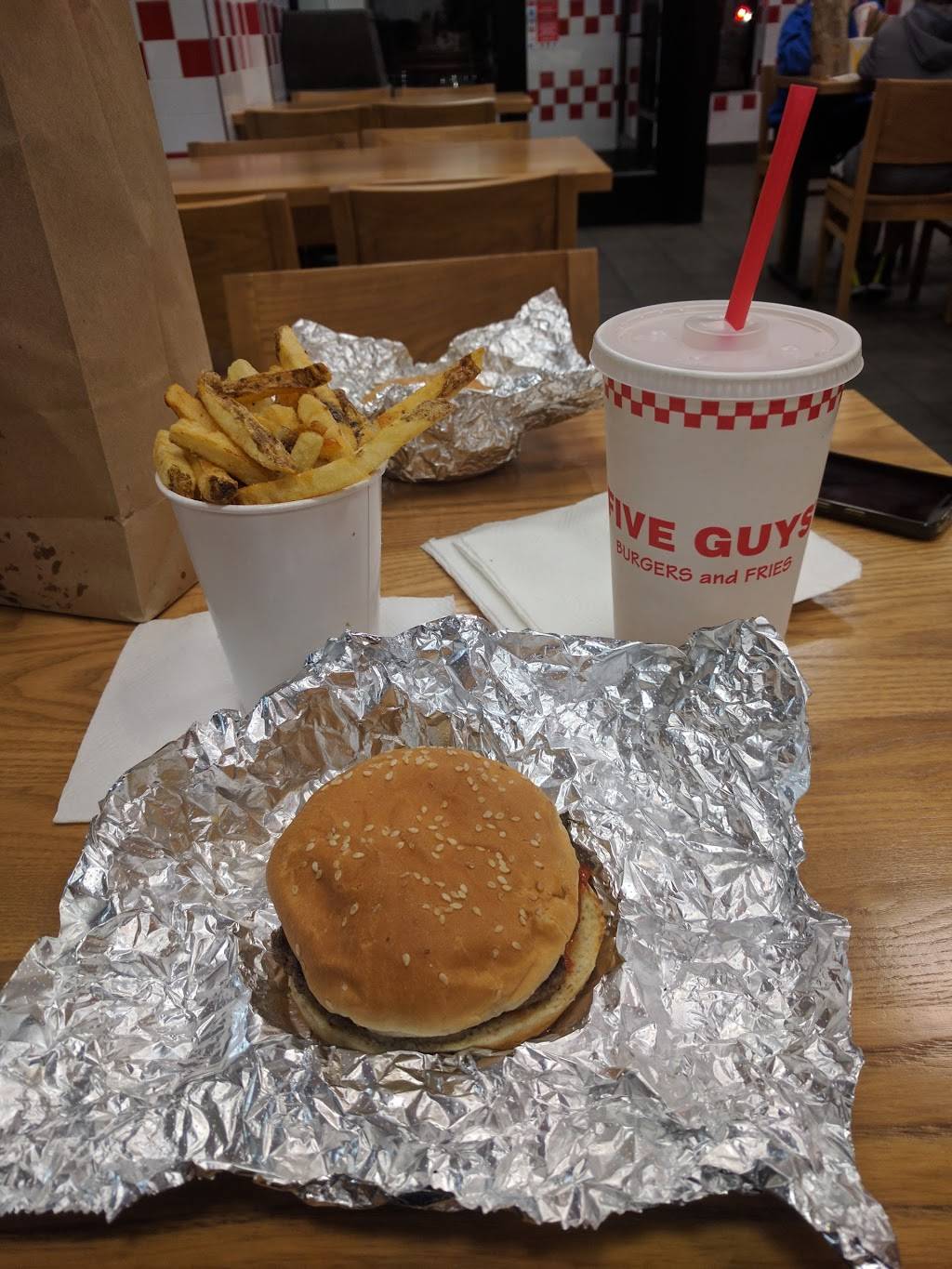 Five Guys | meal takeaway | 7622 Richmond Hwy, Alexandria, VA 22306, USA | 7037170090 OR +1 703-717-0090