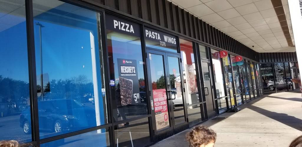 Pizza Hut | meal takeaway | 7076 Bissonnet St A-10, Houston, TX 77074, USA | 7139950555 OR +1 713-995-0555