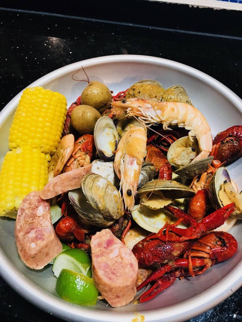 815 Cajun | restaurant | 3053 N Perryville Rd, Rockford, IL 61114, USA | 8159774670 OR +1 815-977-4670