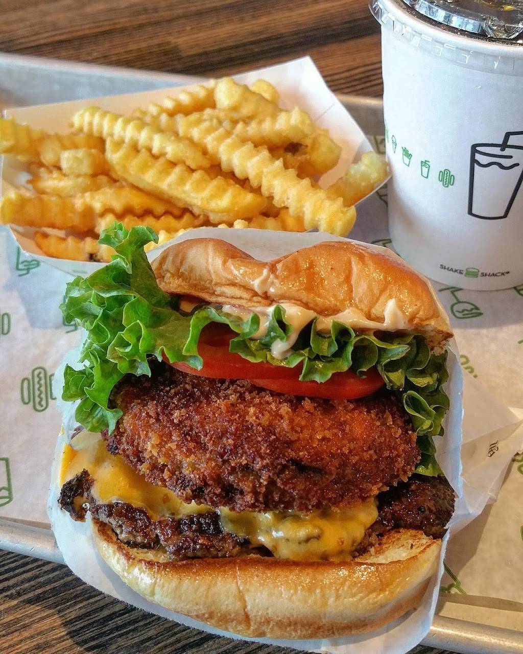Shake Shack | restaurant | 1100 S Hayes St space h25, Arlington, VA 22202, USA | 7034540552 OR +1 703-454-0552