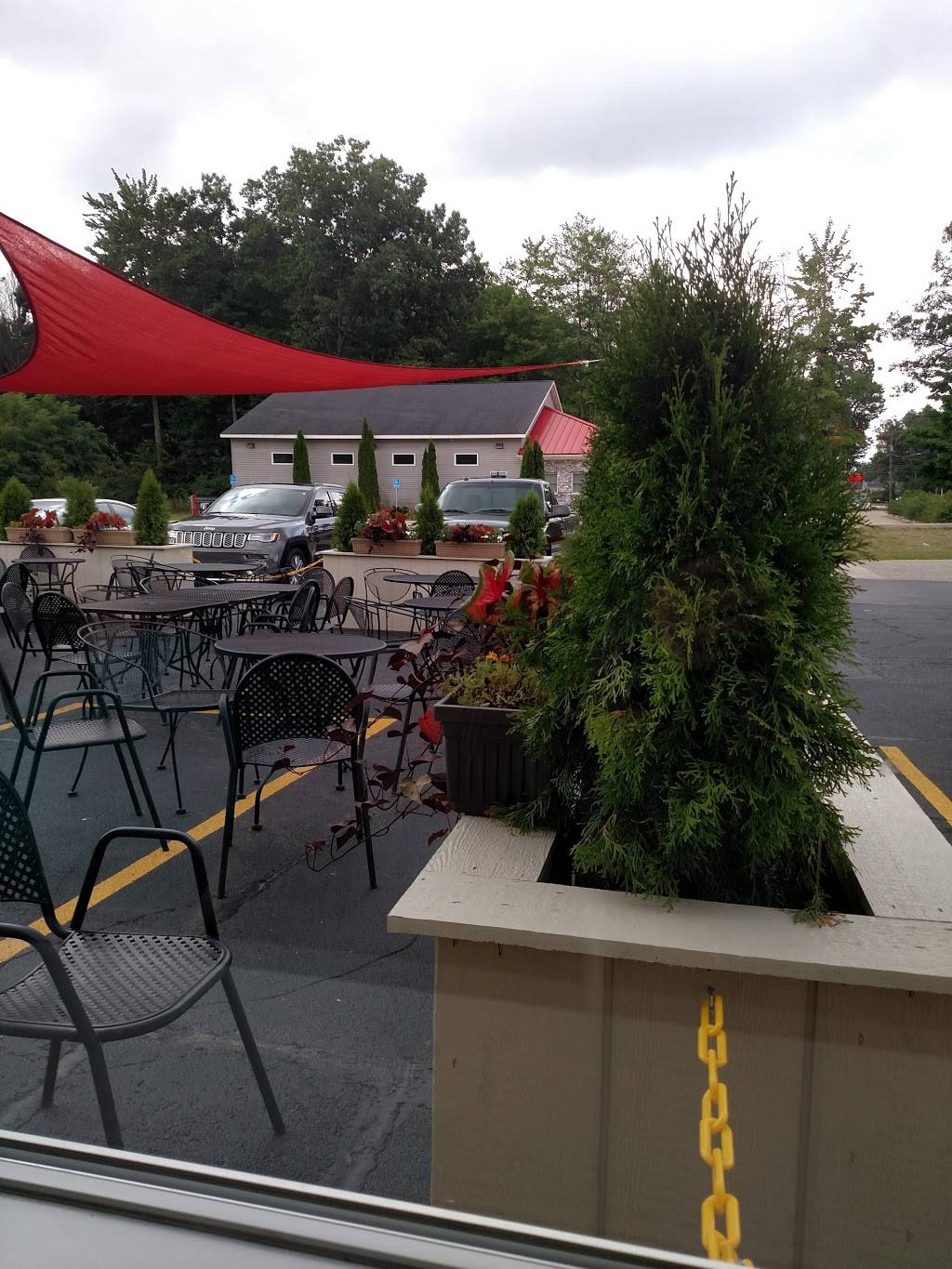 Suzis Village Inn | restaurant | 340 N 3rd Ave, Fruitport, MI 49415, USA | 2318653131 OR +1 231-865-3131