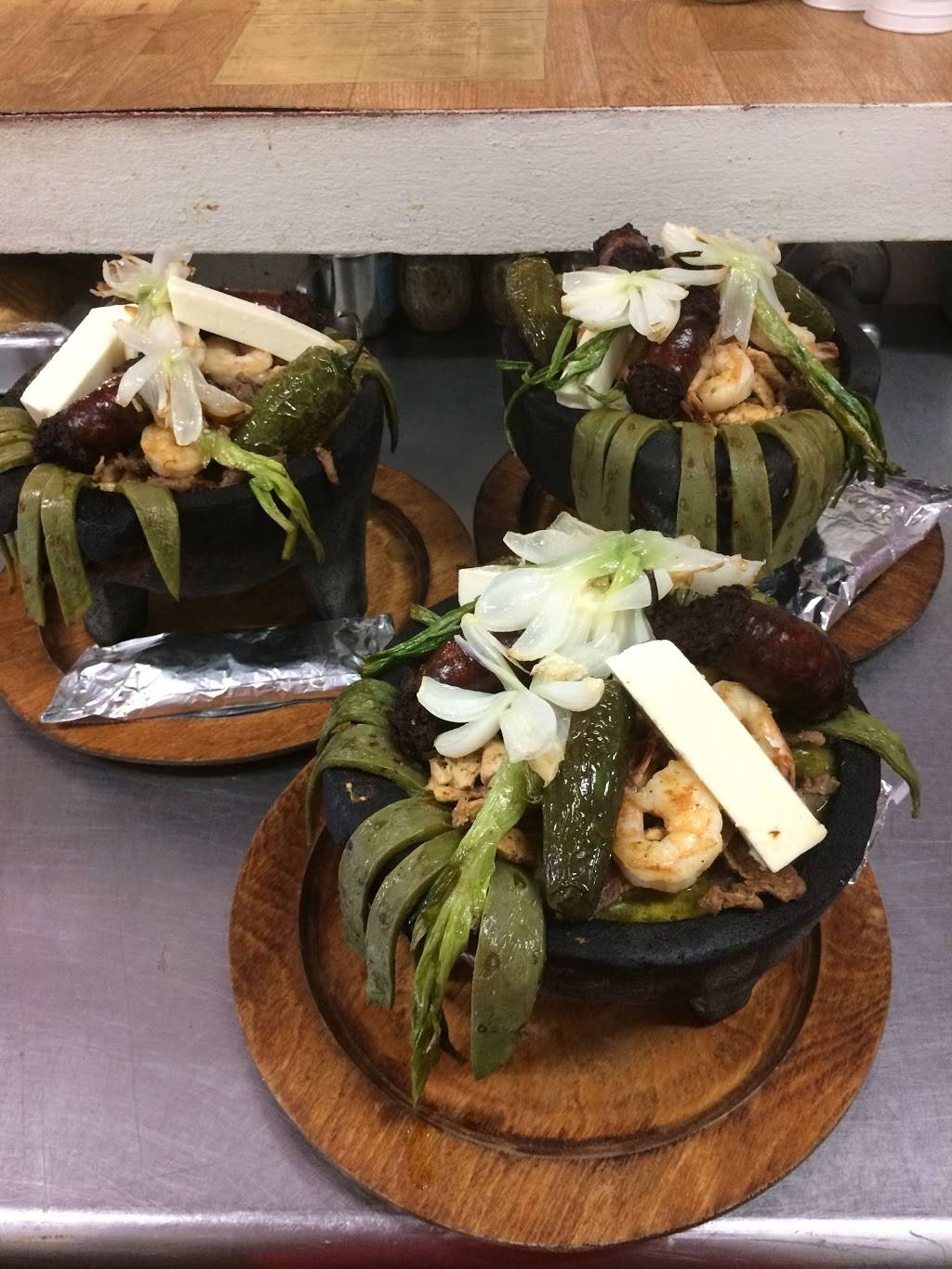 Chiles Mexican Restaurant | restaurant | 3247 W Columbus Dr, Tampa, FL 33607, USA | 8133548335 OR +1 813-354-8335