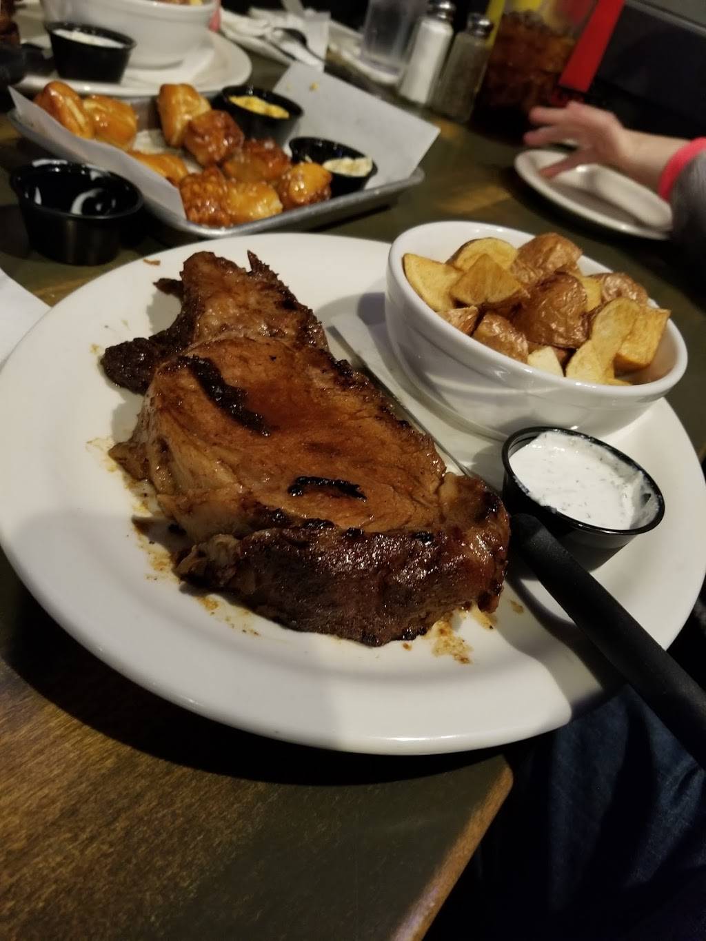 32 Taps Tavern - Grafton Hall & Banquet Centers | restaurant | 12615 Grafton Rd, Carleton, MI 48117, USA | 7345066677 OR +1 734-506-6677