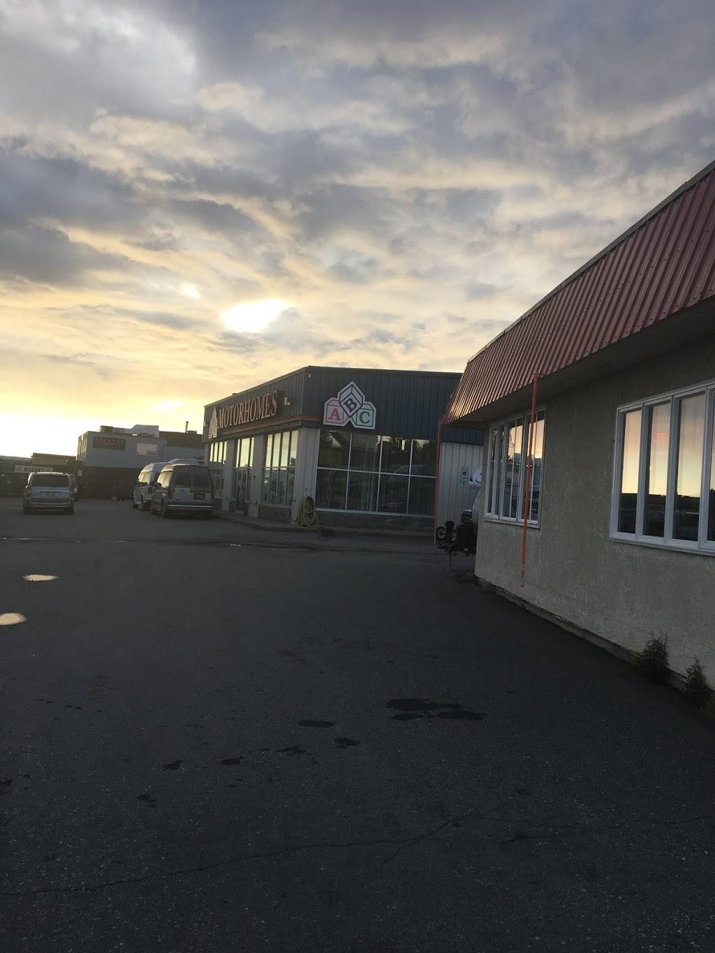 Fly In Restaurant | restaurant | 3853 Old International Airport Rd, Anchorage, AK 99502, USA | 9073333331 OR +1 907-333-3331