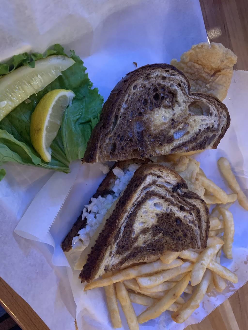 Paradise Cove 220 | restaurant | 218 S Bridge St, Yorkville, IL 60560, USA | 6308829955 OR +1 630-882-9955