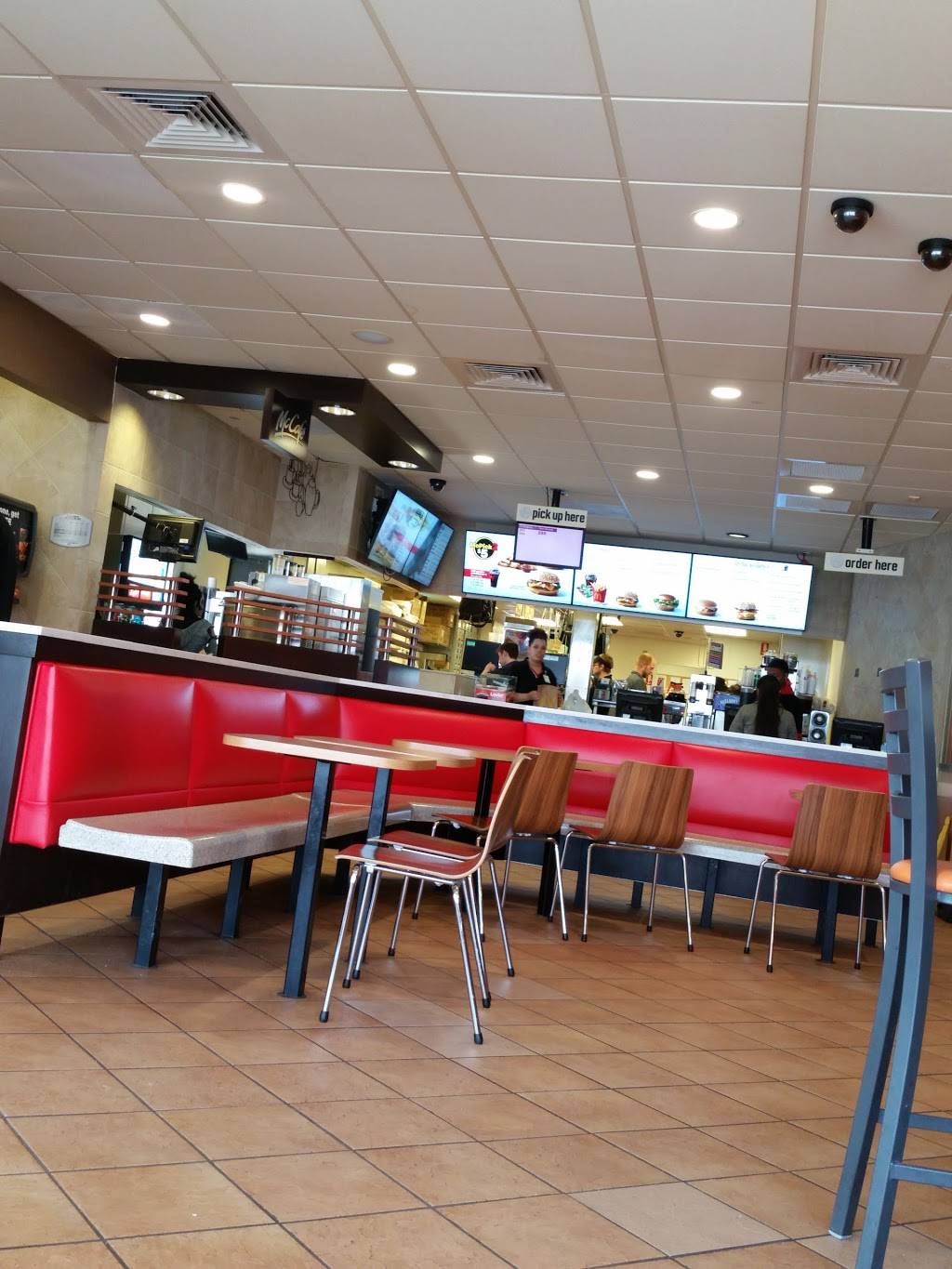 McDonalds | cafe | 6091 Center Grove Rd, Edwardsville, IL 62025, USA | 6186593532 OR +1 618-659-3532