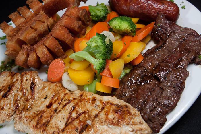 La Esquina Del Lechon | restaurant | 8601 NW 58th St #101, Miami, FL 33166, USA | 3056403041 OR +1 305-640-3041