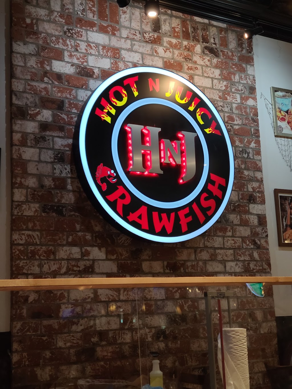 Hot N Juicy Crawfish | restaurant | 7100 Santa Monica Blvd #150, West Hollywood, CA 90046, USA | 3239698902 OR +1 323-969-8902