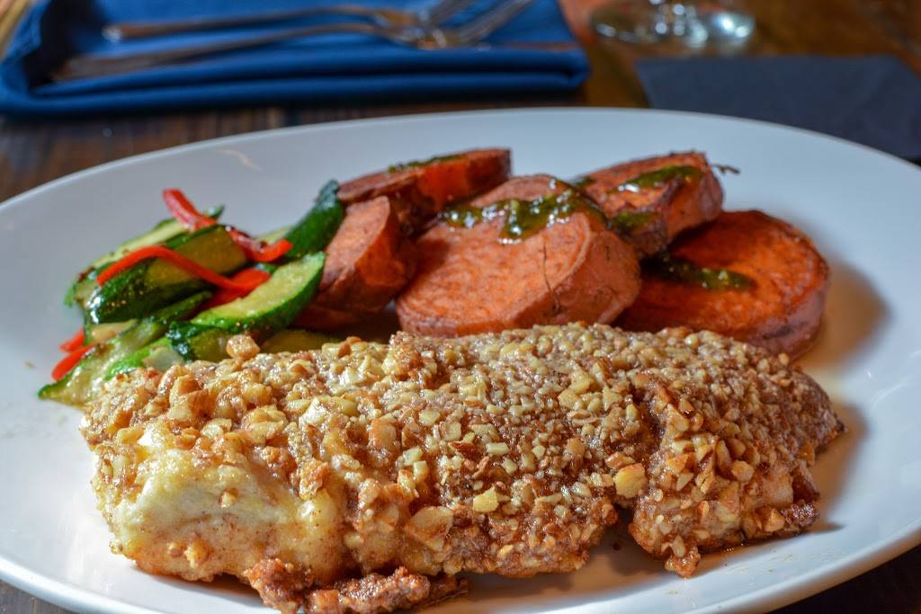 Blue Marlin Seafood Restaurant | restaurant | 121 Bridge St, Bradenton Beach, FL 34217, USA | 9418969737 OR +1 941-896-9737