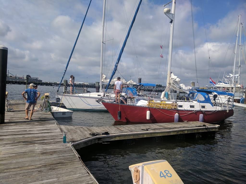 Vinings Landing Marina | restaurant | 8166 Shore Dr, Norfolk, VA 23518, USA | 7575878000 OR +1 757-587-8000