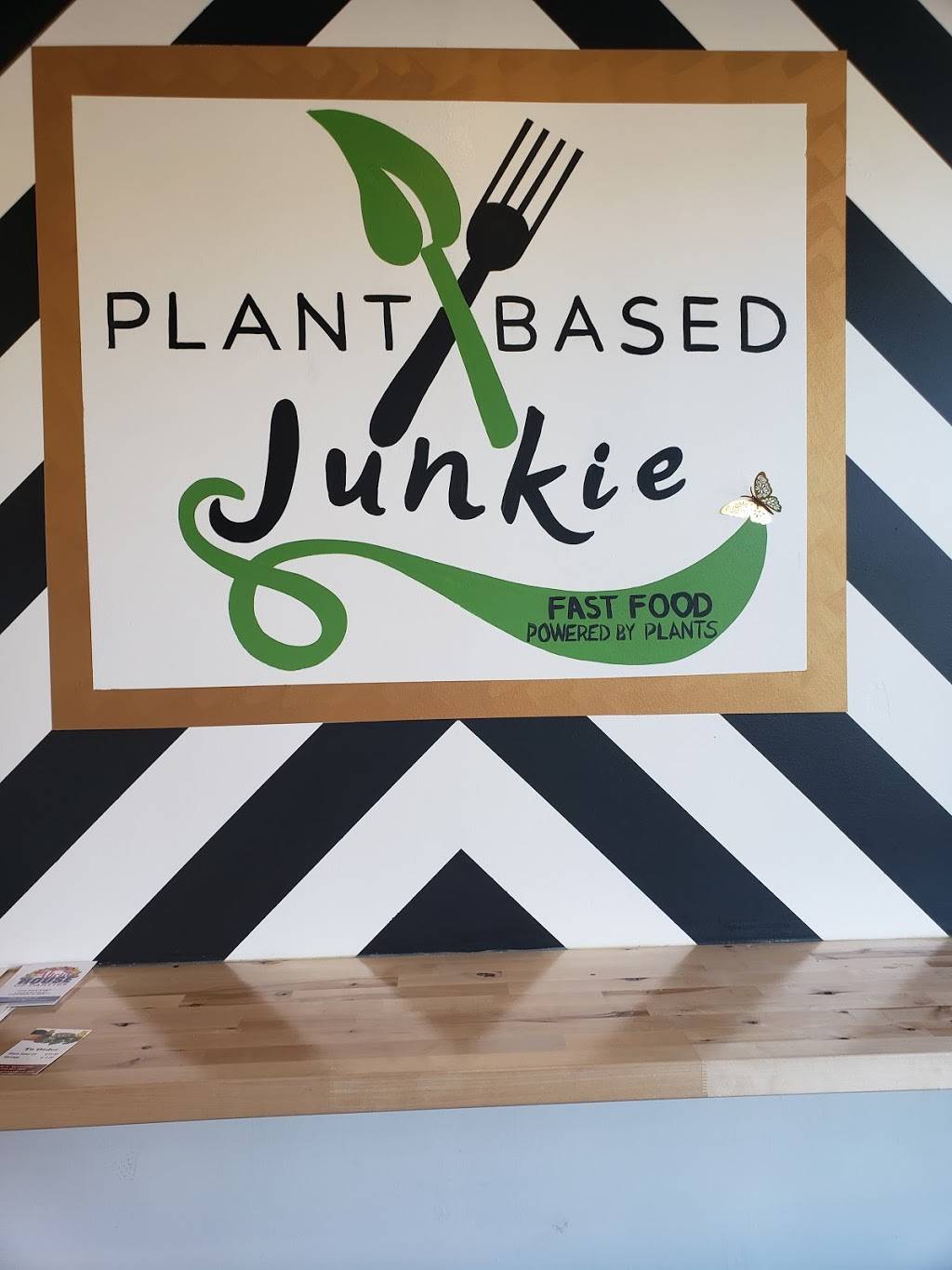 Plant Based Junkie | restaurant | 1635 1/2 E 87th St, Chicago, IL 60617, USA | 7739027467 OR +1 773-902-7467